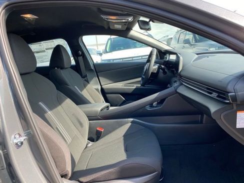 New 2025 Hyundai Elantra SEL FWD image 31