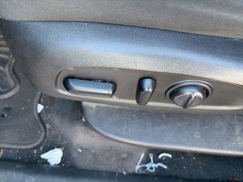 Used 2019 Chevrolet Traverse LT FWD image 17