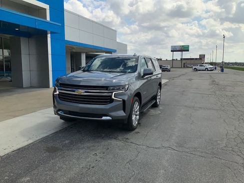 Used 2022 Chevrolet Tahoe LT w/ Luxury Package AWD/4WD image 2