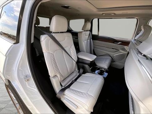 Used 2023 Jeep Grand Cherokee L Summit w/ Advanced Protech Group IV AWD/4WD image 17