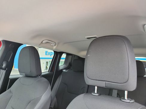 Used 2019 Jeep Renegade Altitude w/ Quick Order Package 2XM FWD image 23