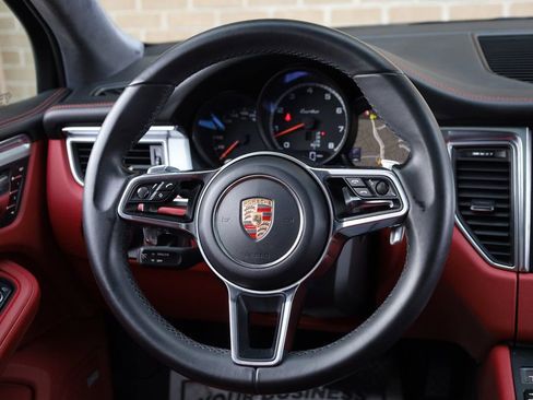 Used 2015 Porsche Macan Turbo image 28