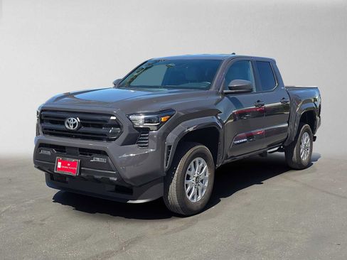 Certified 2025 Toyota Tacoma SR5 AWD/4WD image 7