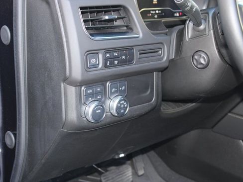 Used 2024 GMC Yukon SLT w/ SLT Luxury Package image 25