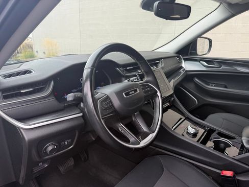 Used 2021 Jeep Grand Cherokee L Laredo w/ Luxury Tech Group I AWD/4WD image 21