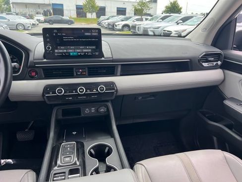 Used 2023 Honda Pilot Touring image 15