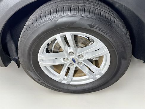 Used 2022 Ford Explorer XLT image 37