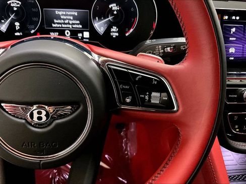 Used 2022 Bentley Bentayga AWD/4WD image 24