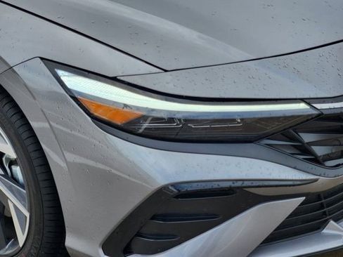 Used 2025 Hyundai Elantra SEL image 9