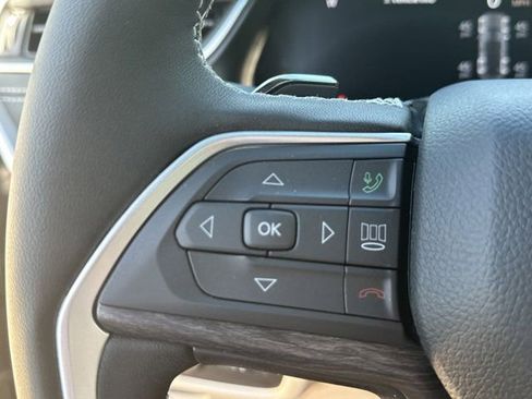 New 2025 Jeep Grand Cherokee Limited w/ Black Appearance Package image 22