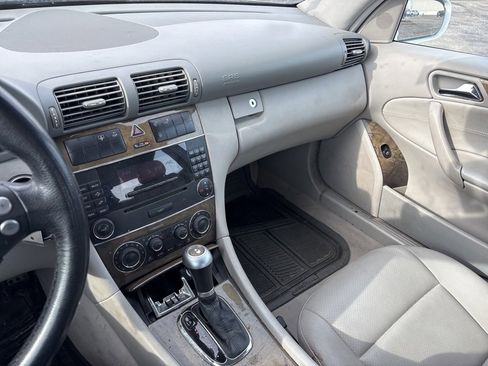 Used 2007 Mercedes-Benz C 230 Sedan image 12