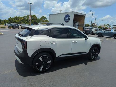 Certified 2025 Nissan Kicks SR AWD/4WD image 5