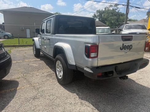 Used 2023 Jeep Gladiator Sport AWD/4WD image 6