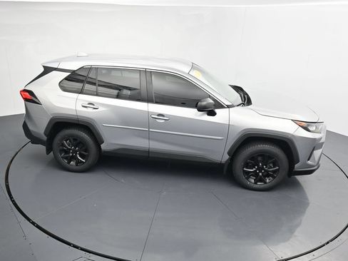 Used 2022 Toyota RAV4 LE FWD image 36