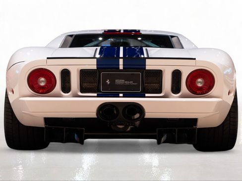 Used 2005 Ford GT RWD image 11