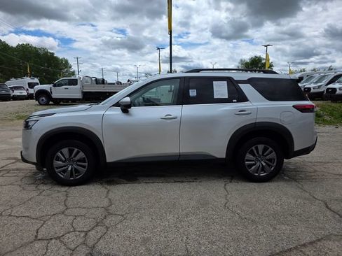 Used 2025 Nissan Pathfinder SV FWD image 4
