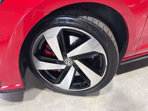 Used 2021 Volkswagen Golf 4-Door image 2