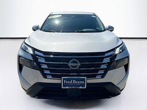 Used 2024 Nissan Rogue SV AWD/4WD image 2