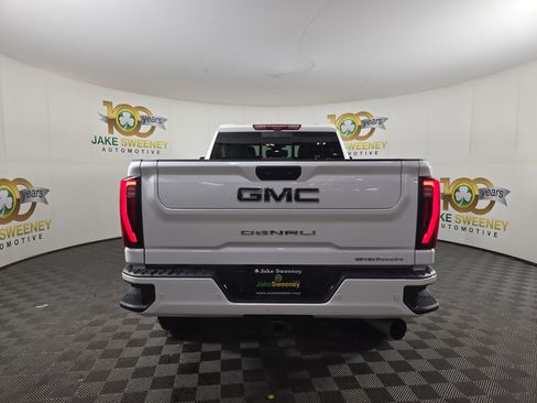 Used 2024 GMC Sierra 2500 Denali Ultimate image 9