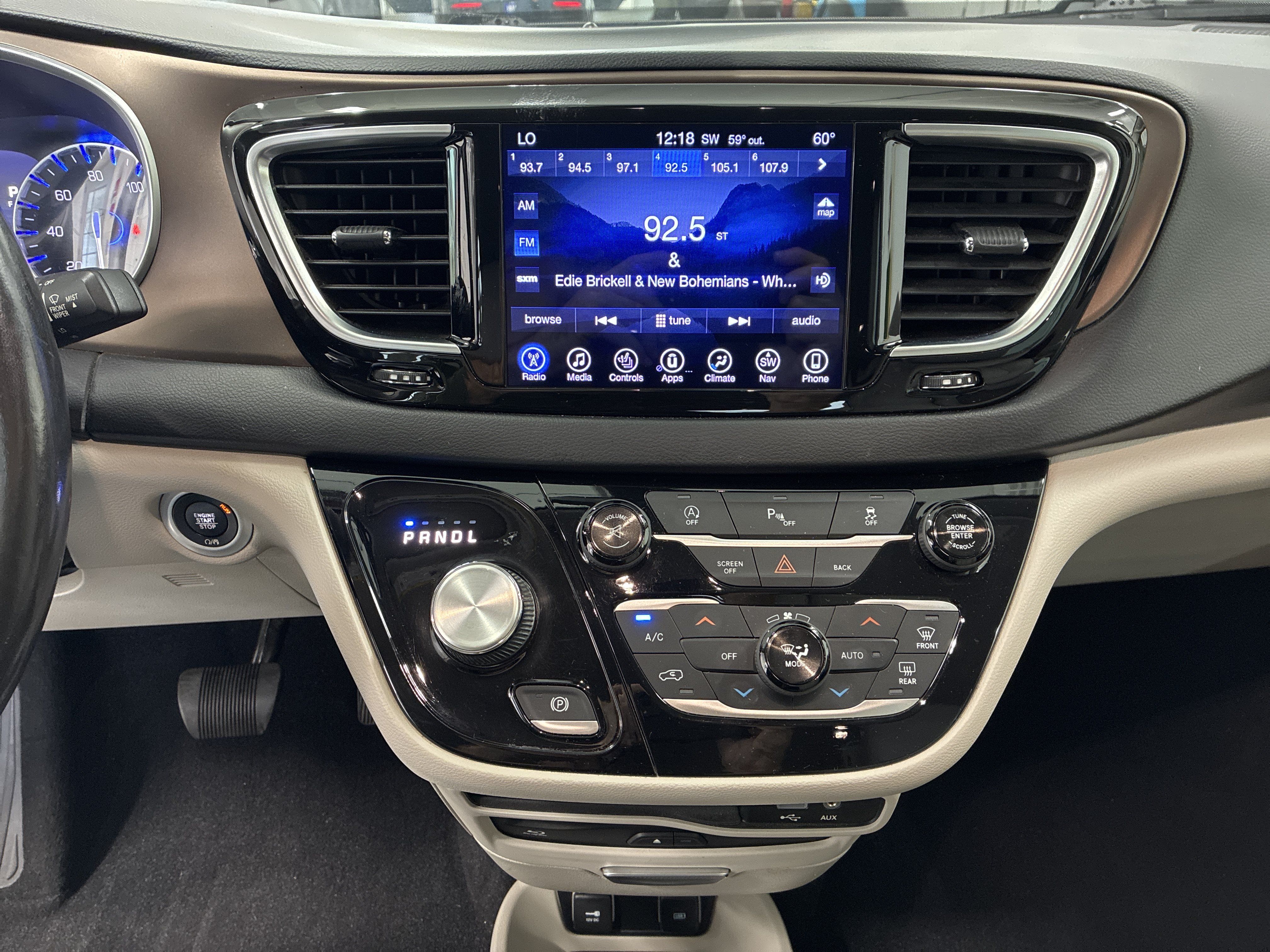 Used 2017 Chrysler Pacifica Touring-L Plus FWD image 28
