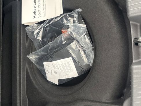 Used 2025 Volkswagen Atlas Cross Sport SE image 28