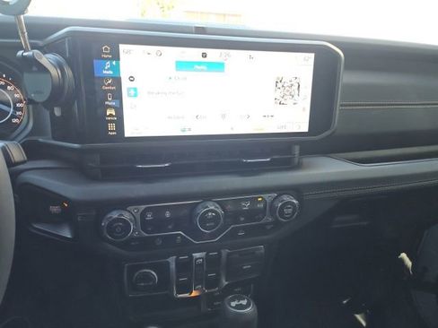 Used 2024 Jeep Wrangler Unlimited Sahara AWD/4WD image 10