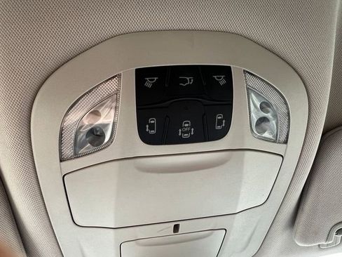 Used 2024 Chrysler Pacifica Touring-L FWD image 31