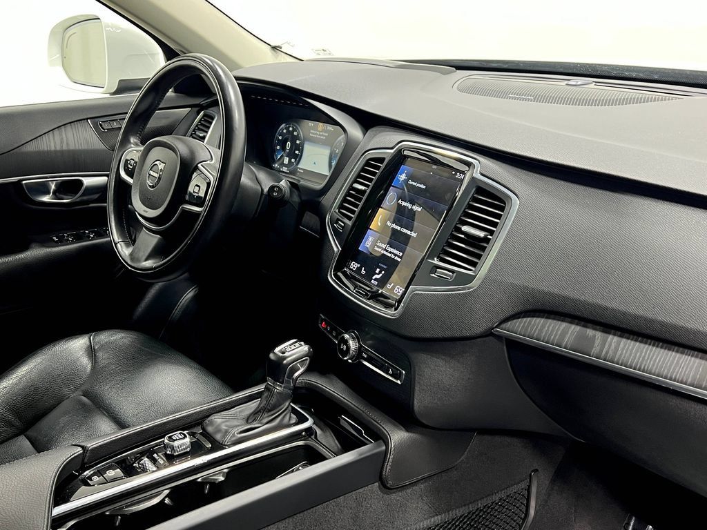 Used 2020 Volvo XC90 T6 Momentum AWD/4WD image 22