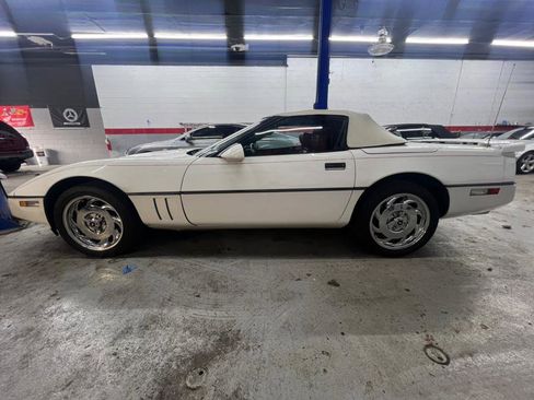 Used 1989 Chevrolet Corvette Convertible image 2