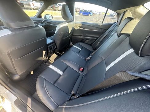 Used 2025 Toyota Camry SE image 13