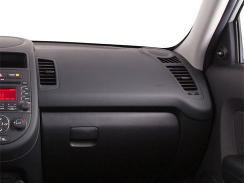 Used 2013 Kia Soul + w/ Audio Pkg FWD image 11