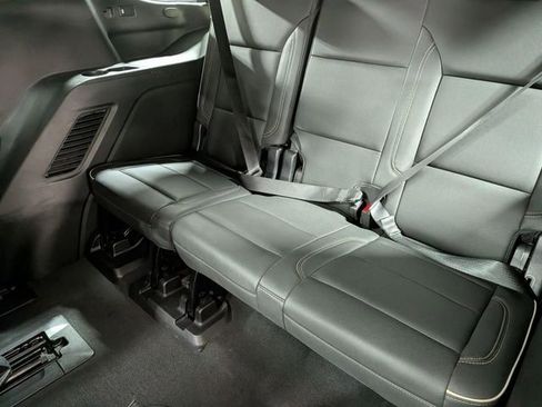 Used 2023 GMC Yukon SLT w/ SLT Premium Package AWD/4WD image 28