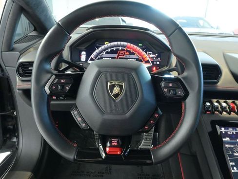Used 2020 Lamborghini Huracan EVO image 25