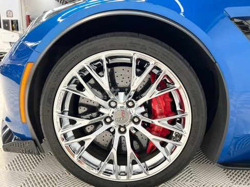 Used 2015 Chevrolet Corvette Z06 w/ 3LZ Preferred Equipment Group RWD image 22