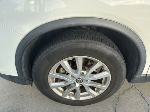 Used 2017 Nissan Rogue SV image 27