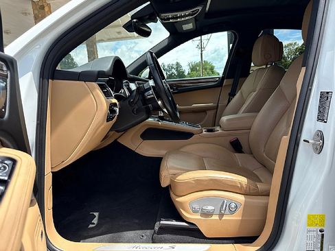 Used 2018 Porsche Macan S image 11