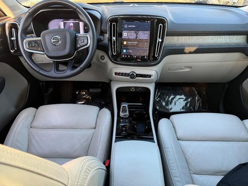 Used 2023 Volvo XC40 B5 Ultimate w/ Protection Package Premier image 12