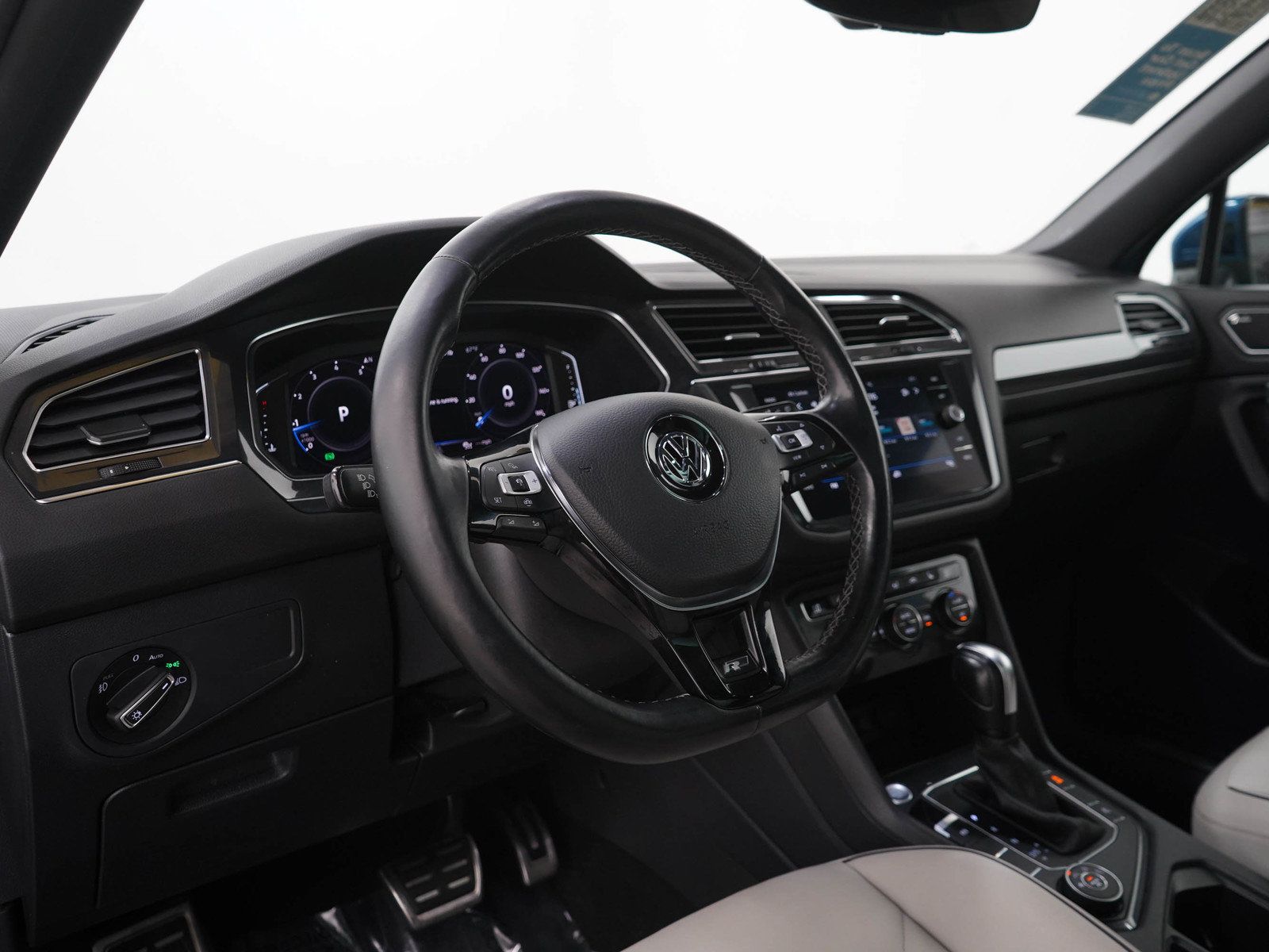 Used 2020 Volkswagen Tiguan SEL Premium R-Line AWD/4WD image 25