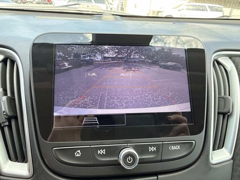 Used 2022 Chevrolet Malibu LT FWD image 23