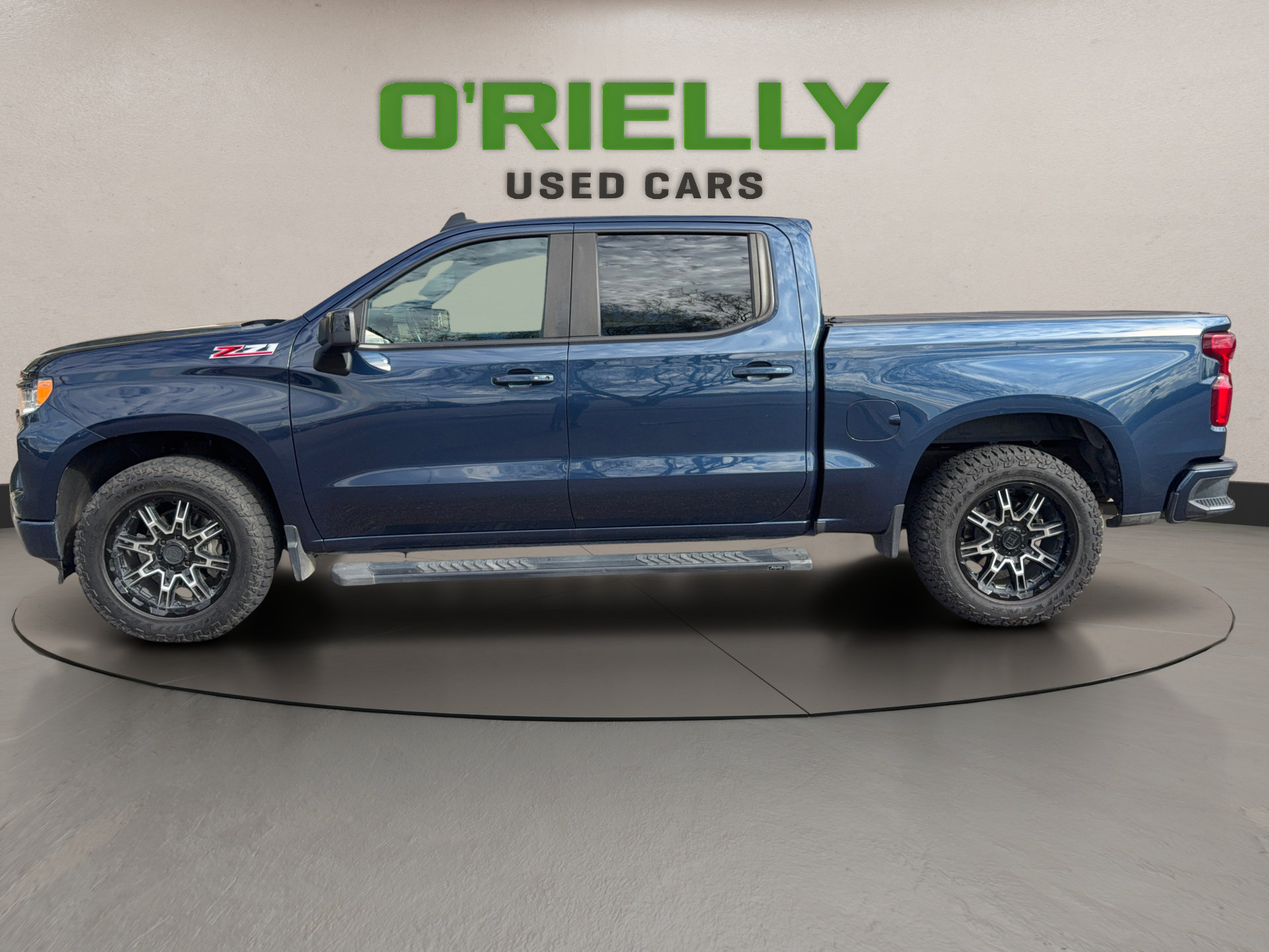 Used 2023 Chevrolet Silverado 1500 RST w/ Z71 Off-Road Package AWD/4WD image 2