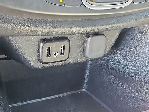 Used 2020 Chevrolet Traverse LT AWD/4WD image 23