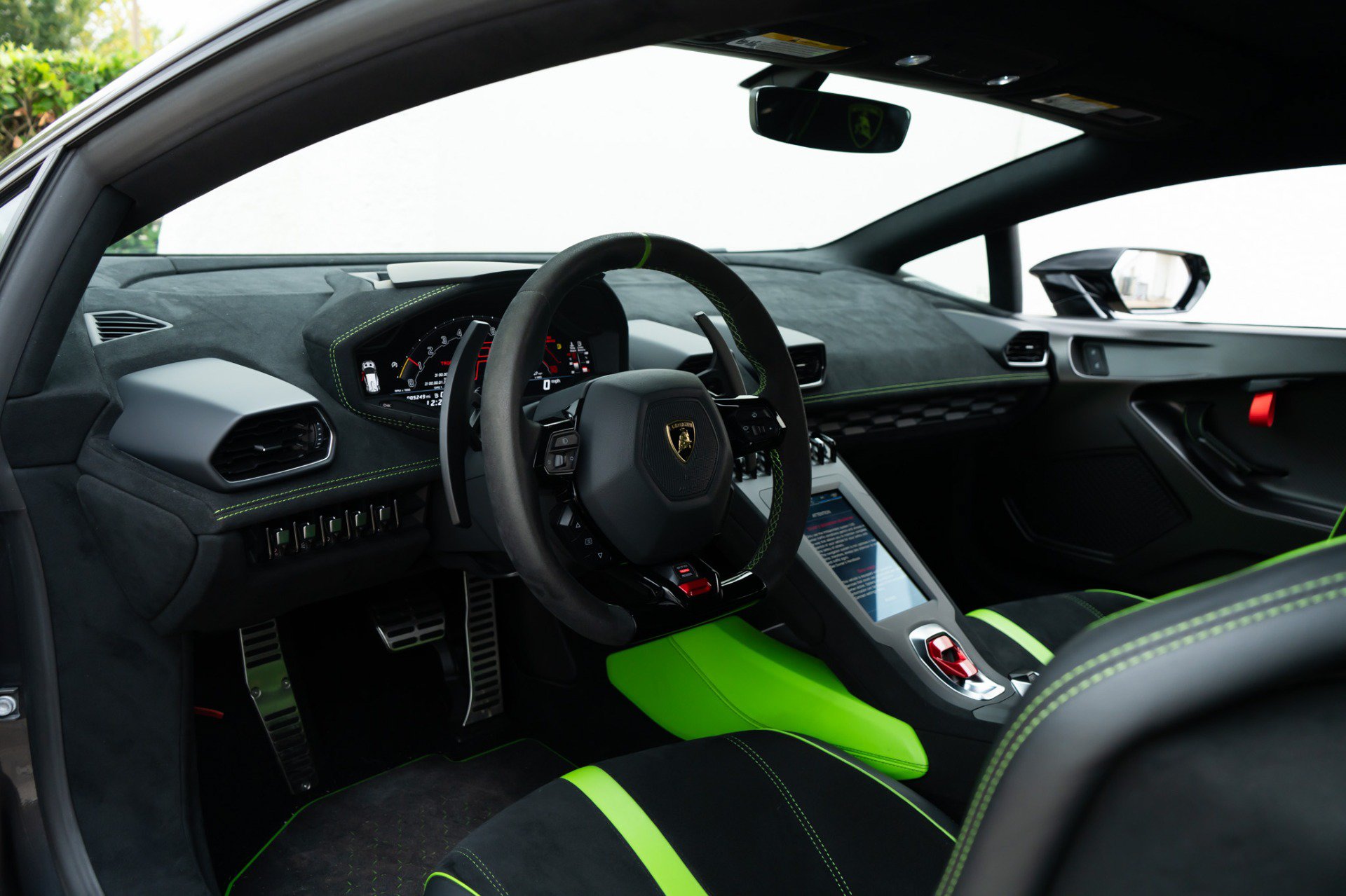 Used 2021 Lamborghini Huracan STO RWD image 5