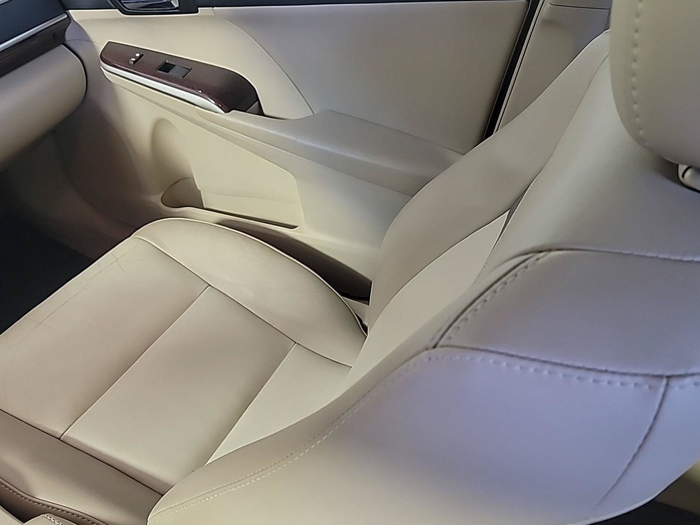 Used 2012 Toyota Camry XLE w/ Leather Pkg FWD image 21