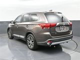 Used 2017 Mitsubishi Outlander SE image 3