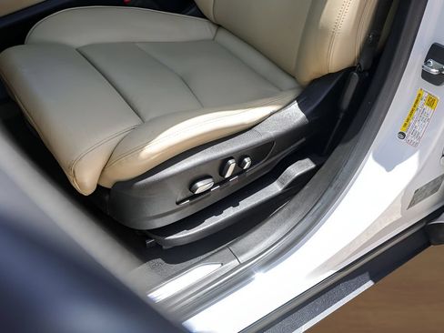Used 2017 Cadillac XT5 Premium Luxury FWD image 8