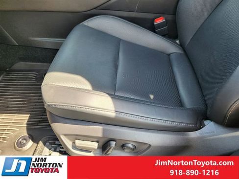 Used 2026 Toyota Crown AWD/4WD image 25