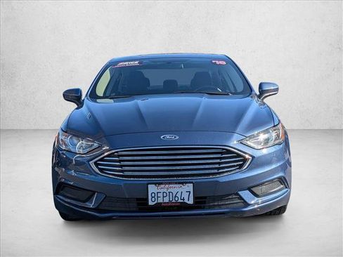 Used 2018 Ford Fusion SE w/ Fusion SE Technology Package image 2