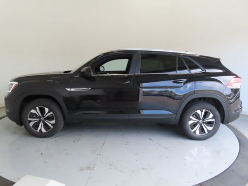 New 2026 Volkswagen Atlas Cross Sport SE image 8