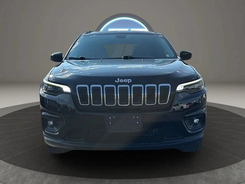 Used 2019 Jeep Cherokee Latitude w/ Cold Weather Group AWD/4WD image 4