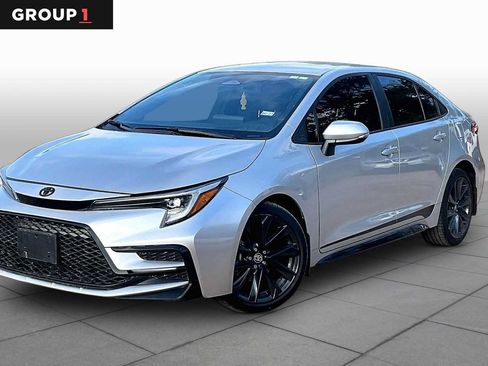Used 2025 Toyota Corolla SE FWD image 1